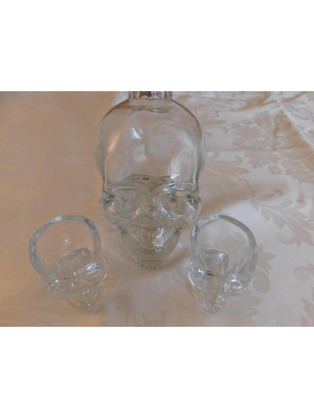 Crystal Head Vodka Decanter with 2 Shot Glasses 750ml bottle